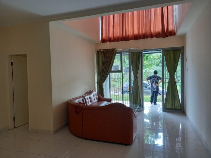 Rumah Dijual di Cluster Piccadily Lippo Cikarang